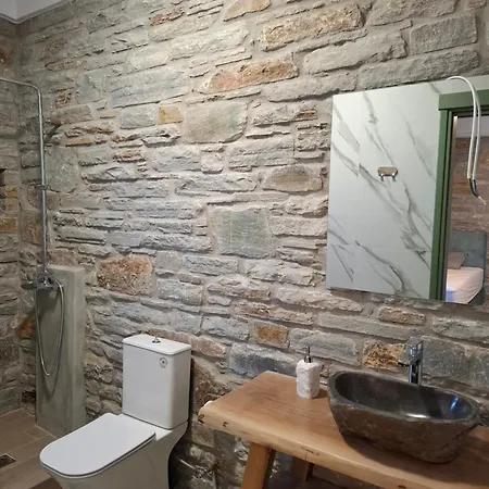 Bellevia Stone Pool Kouvelles